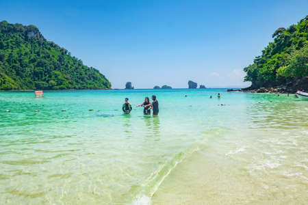 Krabi/Thailand- 23 Jun 2017:Beautiful idyllic seascape and white sand on Thale Waek or Separated Sea krabi city Thailand.Krabi - in southern Thailand is one of the most relaxing places on the planet.のeditorial素材