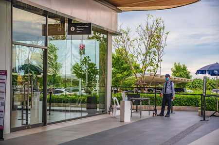 Bangkok/thailand-28/07/2020-Unacquainted people shopping in Siam premium outlets.The new shopping center open near Bangkok airport.Premium Outlets marks Thailand's first premium outlet centerのeditorial素材