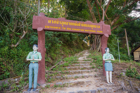 Lamphun.thailand-18.12.2021:Entrance to doi khuntan national park.The Khun Than mountain range of the DoiKhun Than national park forms a natural boundary between the northern Lamphun and Lampangのeditorial素材