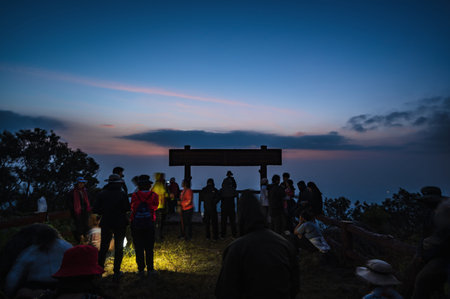 lamphun.thailand-19.12.2021:Unacquainted people waiting for sunrise on khuntan mountain.The Khun Than mountain range of the DoiKhun national park natural boundary between the northern Lamphun Lampang.のeditorial素材