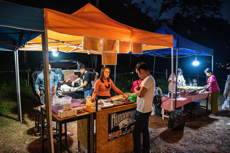 Nan.thailand-18.12.2020:Unacquainted People with beautiful landscape view at small market in Sapan Village At nan Thailand.Sapan is Small and tranquil Village in the mountain.のeditorial素材