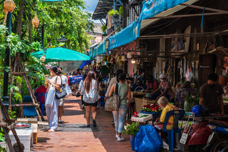 Bangkok.11.0.2022:unacquainted people sightseeing in Pahurat  khlong ong ang in bangkok city.Pahurat Little India is the home of the Thai-Indian community in Bangkokのeditorial素材