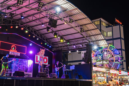 Prachuap Khiri Khan.Thailand. 29.07.2022.Music performance in Baan khun por food market huahin.Baan Khun Por Food Market is a large variety of foods and drinks at reasonable pricesのeditorial素材