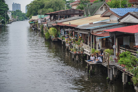 Bangkok.Thailand 24.09.2022 unacquainted people feeding fish in  khlong bang luang floating market is a quaint market just a short distance outside the city center of Bangkok.のeditorial素材