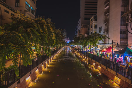 bangkok-Thailand - 8.11.2022:unacquainted people Come to visit Loi krathong Festival on Khlong Ong Ang Canal at bangkok city.Loi Krathong Festival,one of the important festivals in Thailandのeditorial素材