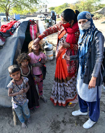 Beawar, Rajasthan, India, Feb. 01, 2021: An Anganwadi health worker administers polio vaccine drops to a child at a slum area during Pulse Polio eradication program in Beawar. Photo: Sumit Saraswatのeditorial素材