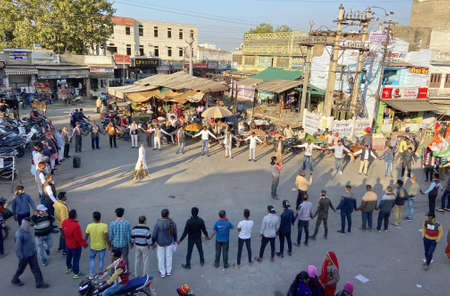 Beawar, Rajasthan, India, Jan. 29, 2021: Congress workers make a human chain during a protest against Indian PM Narendra Modi's central government's anti-farmers measures and riots, in Beawar. Farmers have been protesting at Delhi borders with Haryana andのeditorial素材