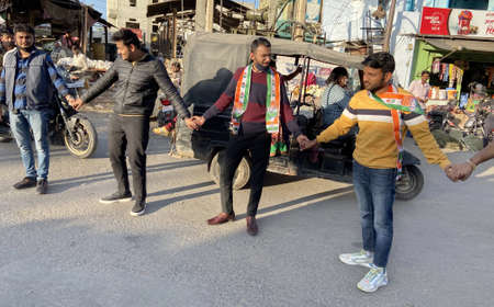 Beawar, Rajasthan, India, Jan. 29, 2021: Congress workers hold hands while forming a human chain during a protest against Indian PM Narendra Modi's central government's anti-farmers measures and riots, in Beawar. Farmers have been protesting at Delhi bordのeditorial素材