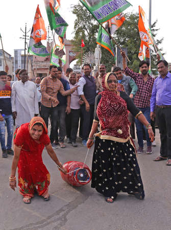 Beawar, Rajasthan, India, Feb. 15, 2021: Congress party activists demonstrate with gas cylinder during protest against Modi government after hike in fuel & LPG prices, in Beawar. Photo: Sumit Saraswatのeditorial素材