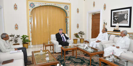 Jaipur, Rajasthan, India, March 11, 2021: British Deputy High Commissioner Peter Cook meets Rajasthan Chief Minister Ashok Gehlot, discusses investment in various sectors in Rajasthan.のeditorial素材
