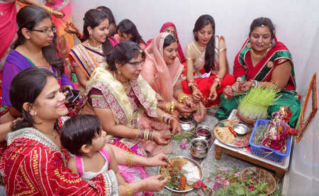 Beawar, Rajasthan, India, April 9, 2016: Women of Marwari community perform prayers to Lord Shankar and Goddess Parvati on Gangaur festival celebration in Beawar. Photo: Sumit Saraswatのeditorial素材