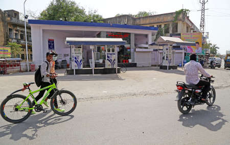 Beawar, India, April 10,2021: A closed fuel pump due to one-day strike called by Rajasthan Petroleum Dealers Association with demand of rollback in VAT (value-added tax) on fuel. Photo: Sumit Saraswatのeditorial素材