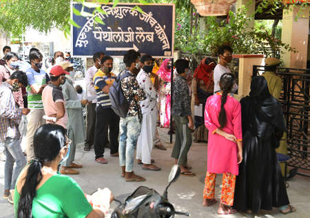 Beawar, Rajasthan, India, May 10, 2021: People stand in long queue for COVID-19 test at Government Amrit Kaur Hospital during second wave of coronavirus epidemic, in Beawar. Photo: Sumit Saraswatのeditorial素材