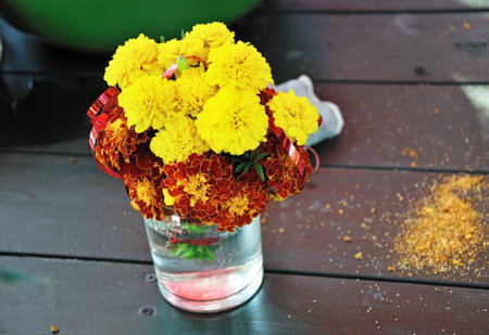 flowers in the bouquet on the table, in water in a glass