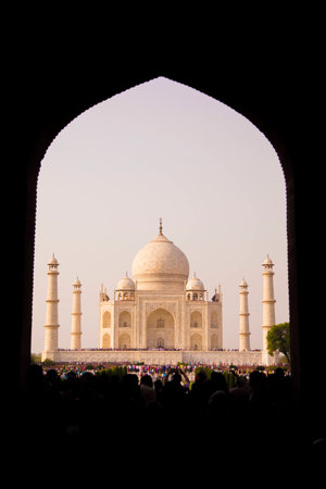 View of Taj Mahal through the front domeのeditorial素材