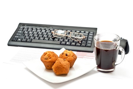 Hotc coffe, diagrams, keyboard, mouse and cakes.の写真素材