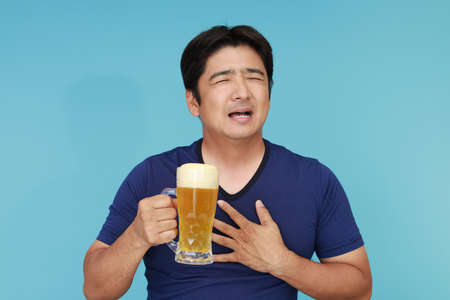 Man drinking beerの写真素材