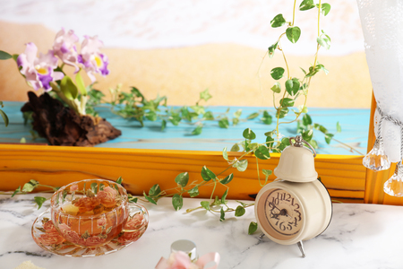 Old fashioned metal alarm clock on tableの写真素材