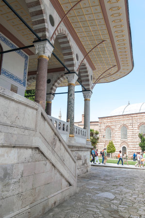 Visitors in Topkapi Palace, istanbul Turkeyのeditorial素材