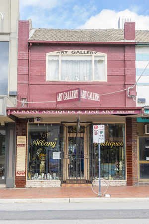 Melbourne, Australia - August 30, 2015: Antique and art gallery in Melbourne during daytime.のeditorial素材