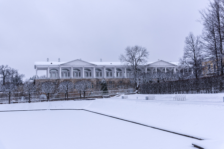Thaw, fog, Mirror Pond and Cameron Gallery in Catherine park in Tsarskoye Seloのeditorial素材