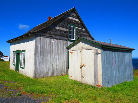 Canadian barns - are the castles of the country Canada. Impressive, magnificent, irreplaceable. Haut Gaslesie. Quebec.- Old wooden barn in the countrysideのeditorial素材