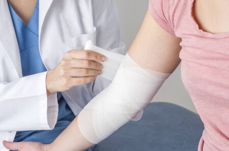 Compression bandage to inflammation, application of figure of eight bandage.の写真素材