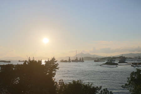 Sunset heartbroken people on the horizonの写真素材