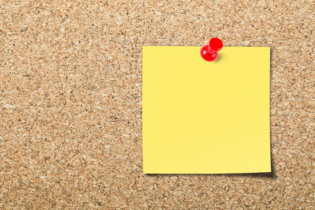 Blank sticky note on cork boardの写真素材