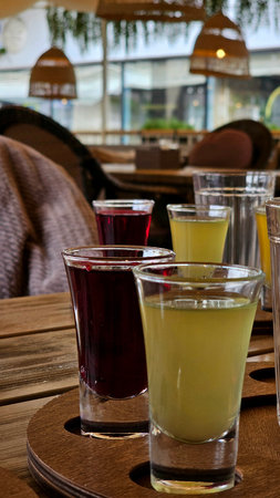 Luxury Cognac Service with Crystal Decanter
Description: Sophisticated cognac presentation featuring vintage XO in crystal decanter with snifter glasses, cigar accessories and leatの写真素材