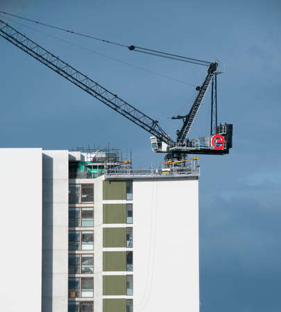 Gosford, New South Wales, Australia - May 14, 2020: Building progress on new Multistory Units being constructed at 277 Mann St. with a swing work platform on the structure. In a Series. External view.のeditorial素材