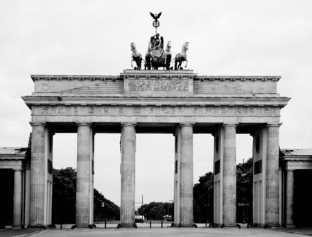 black and white image of Brandenburger Tor in  Berlinの写真素材