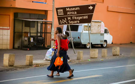 Johannesburg, South Africa, September 11, 2011, Mother and Child crossing a street in Downtown Johannesburgのeditorial素材