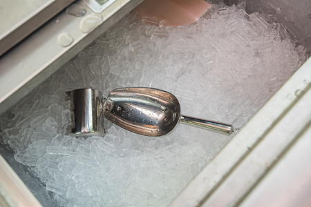 crushed ice in bucket, ice in bucketの写真素材