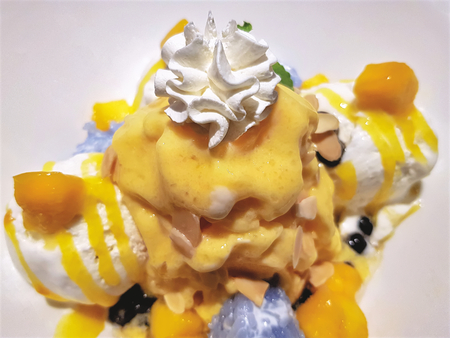 Vanilla Ice Cream with Mango Cream Toppings