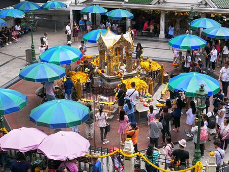 Ratchadamri, Bangkok / Thailand - October 6, 2018: People Prayingのeditorial素材