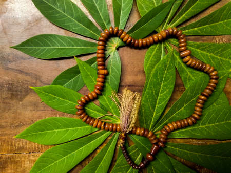 tasbih (tasbih) in brown color with wooden backgroundの写真素材