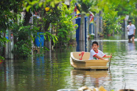 Heavy flooding from monsoon rain in Ayutthaya and north Thailand arriving in Bangkok on NOVEMBER 6, 2011 in Bangkok, Thailand.のeditorial素材
