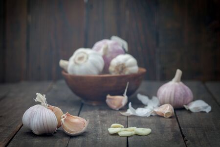 Organic garlic on wooden table. Healthy vegetable.
の写真素材