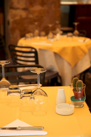 Cups and plates served at the cafe tableの写真素材