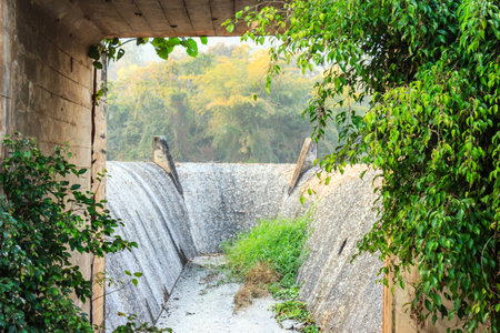 looking into damの写真素材