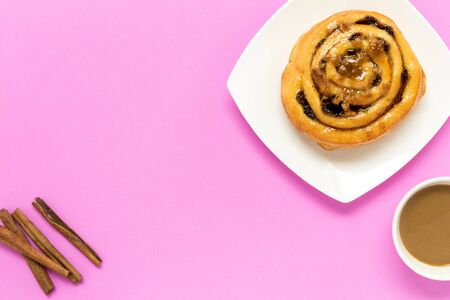 Cinnamon Roll Background. Cinnamon Roll. Fresh Cinnamon Roll Bread on Pink Backgroundの写真素材