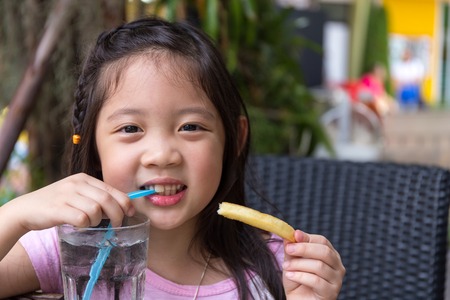 Kid Eating French Friesの写真素材