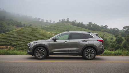 Gray SUV with Scenic Hillsideの素材