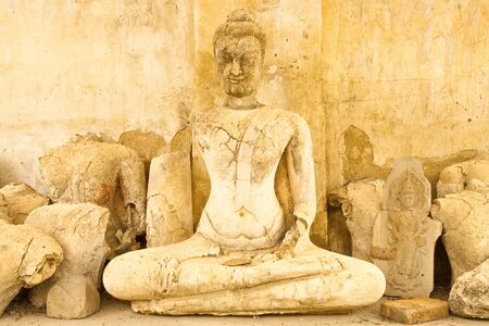 Broken Buddha statues, Thailandの写真素材