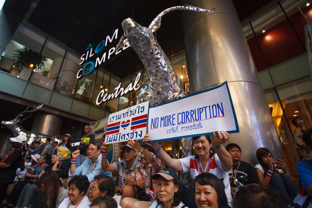 BANGKOK-JAN 13  Unidentified Thai protesters raise banners to resist government of Shinawatra regimes on Jan 13, 2014 in Bangkok, Thailand  It claims that up to million Thai people gather on such day in the middle of Bangkok のeditorial素材