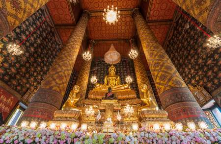 beautiful buddha image in phra ubosot at Wat Hong Rattanaram Ratchaworawiharn, Bangkok Yai, Bangkok, Thailand.のeditorial素材