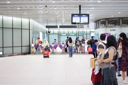 Taipei, TAIWAN - 1 Oct, 2017: The Passengers walking around for a transportation platform in the Taiwan underground train station in Taipei, Taiwan.のeditorial素材