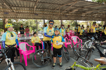 PHUKET THAILAND-DEC 11: Event in Thailand "Bike for dad". Many people participate in bike a bicycle for dad.Event pay homage to the King of Thailand on December 11, 2015 in Phuket, Thailandのeditorial素材