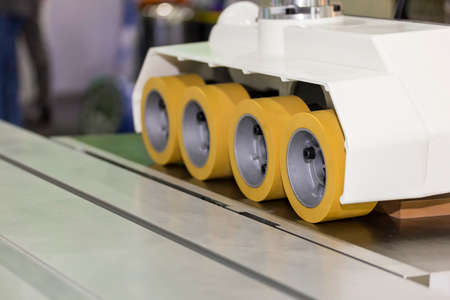close up automatic wheel power feeder for woodworking router panel cutter machine for industrial